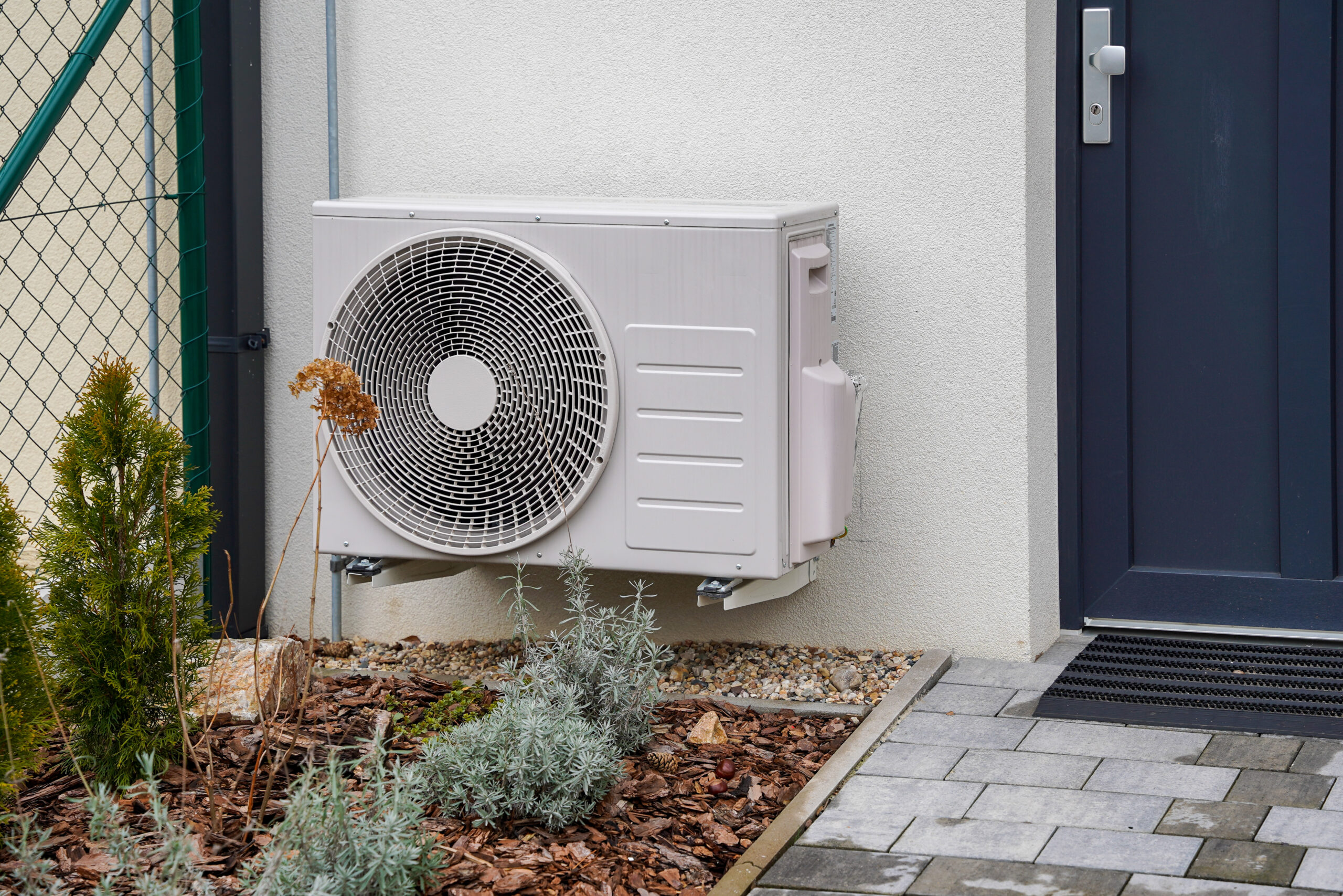 https://airsourceheatpumpmanchester.co.uk/wp-content/uploads/2025/10/AdobeStock_1332098363-scaled.jpeg